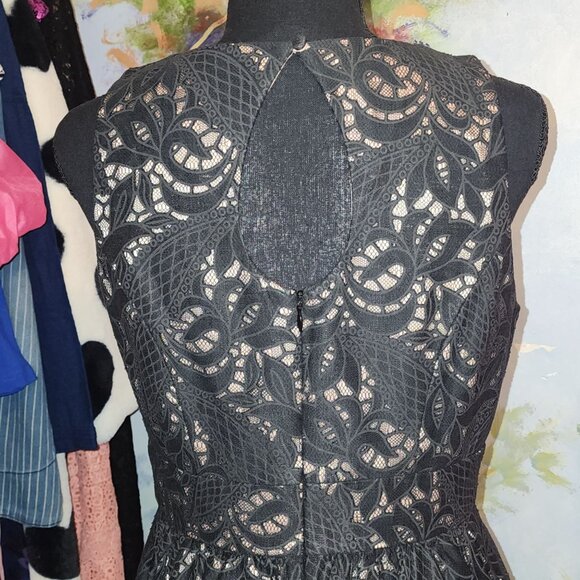 EUC Eliza J Black Lace with Mesh with Champagne Colored Liner - Picture 5 of 10